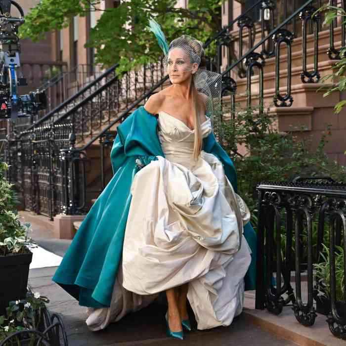 Carrie bradshaw vivienne westwood wedding dress