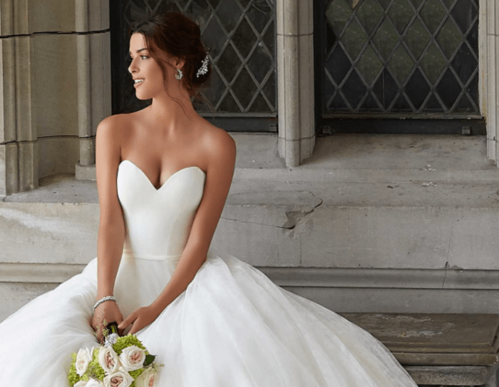 Strapless wedding dress hair