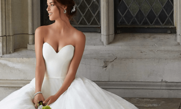 Wedding dress with straps